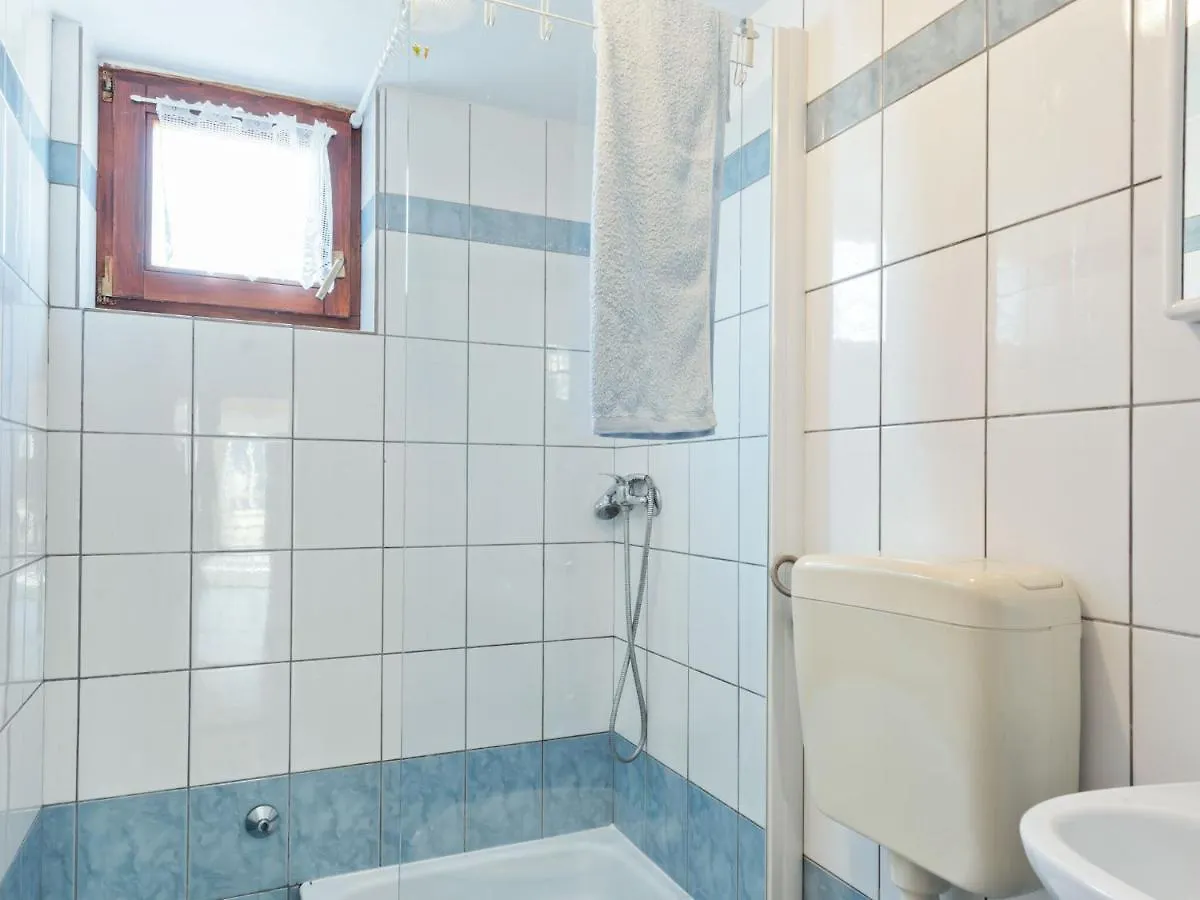 Modern Holiday Home In Jasenice With Veranda جاسينايس