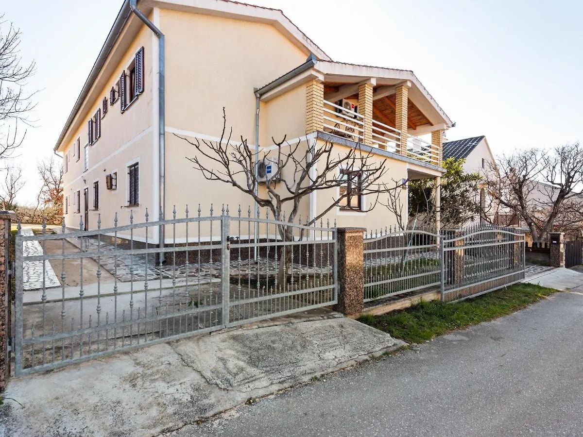 Modern Holiday Home In Jasenice With Veranda كرواتيا